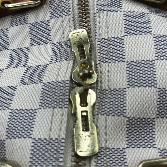 Louis Vuitton Damier Azure double zippered Keepall. - Picture 6 of 16